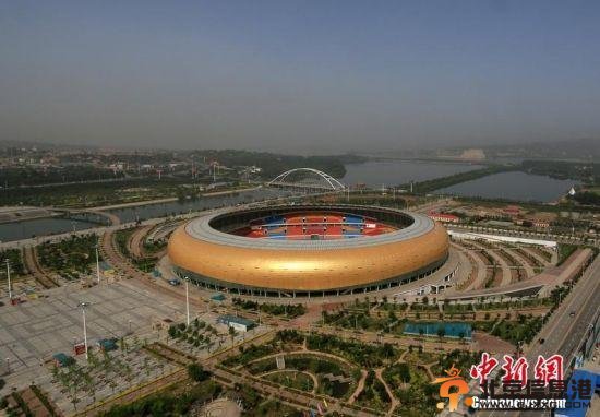 河南一<a href='http://www.bjxxg.cn/sports/' target='_blank'><u>体育</u></a>场似聚宝盆 系数挑战人类审美极限的建筑