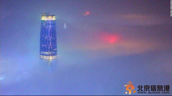 河南一体育场似聚宝盆 系数挑战人类审美极限的建筑