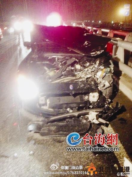 宝马迎亲车队追尾 不理交警提示6辆婚车面目全非