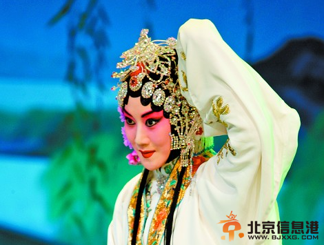端午节陪父母看《白蛇传》瞅瞅张慧芳演白娘子啥模样