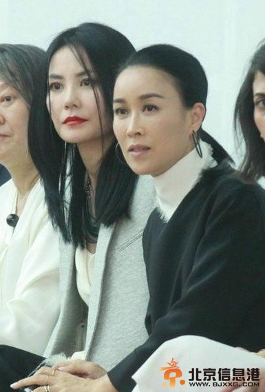 王菲撞脸俞飞鸿那英左右逢源 网友：女神都长一个样？【图】