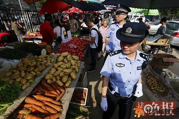 北京警方进早市巡逻 民众称心里踏实