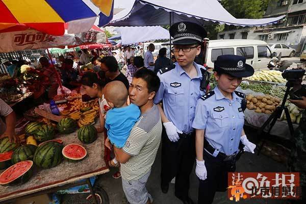 北京警方进早市巡逻 民众称心里踏实