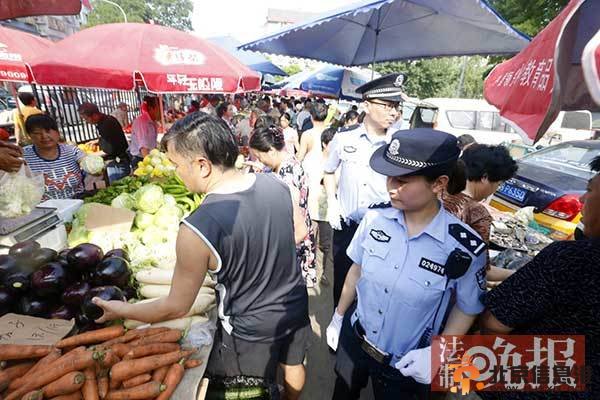 北京警方进早市巡逻 民众称心里踏实