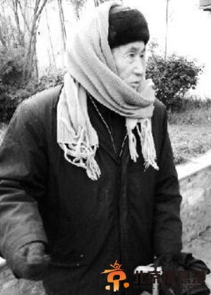 杭州八旬“假摔帝”走红 老翁假摔10年路人救助不断