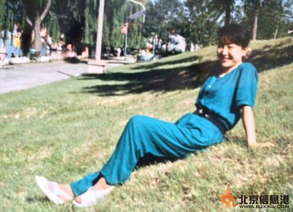 杨紫曝妈妈年轻时美照 大眼灵动杨紫像妈妈