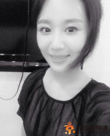 杨紫曝妈妈年轻时美照 大眼灵动杨紫像妈妈