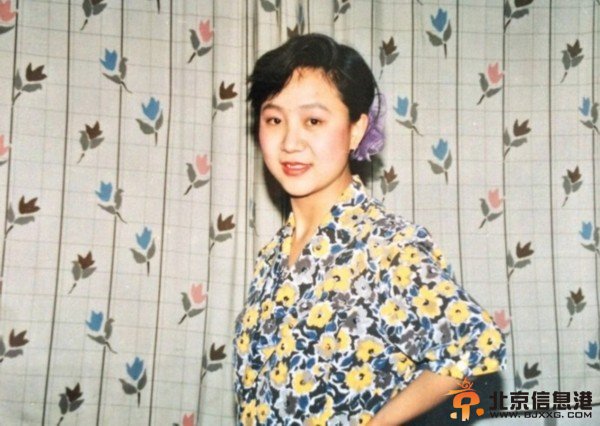 杨紫曝妈妈年轻时美照 大眼灵动杨紫像妈妈