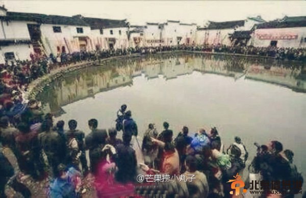 《爸爸2》第二站赴浙江古村 众人围观阵仗大