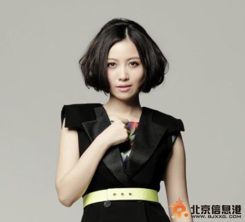 姚贝娜现身家乡武汉 为湖北“好声音”助威