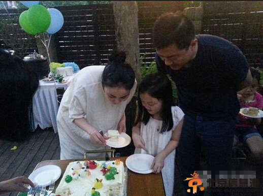 李亚鹏女儿李嫣生日 李小鹏王菲为女儿庆祝生日(图)