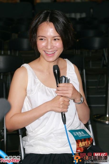 导演彭顺背妻子李心洁偷食 当众与嫩模亲嘴搂抱