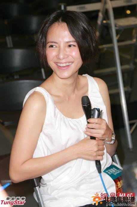 导演彭顺背妻子李心洁偷食 当众与嫩模亲嘴搂抱