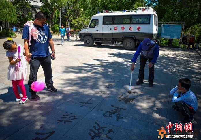 新疆乌鲁木齐加强公共场所安保措施