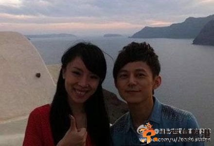 曝何炅与初恋女友亲密照气质完胜谢娜（图）