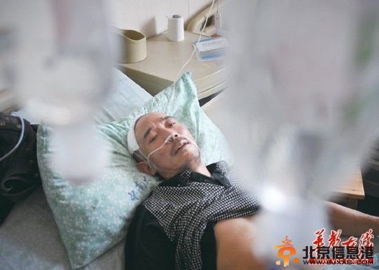 5名民工讨薪遭20多人围攻 2人被打断肋骨(图) 