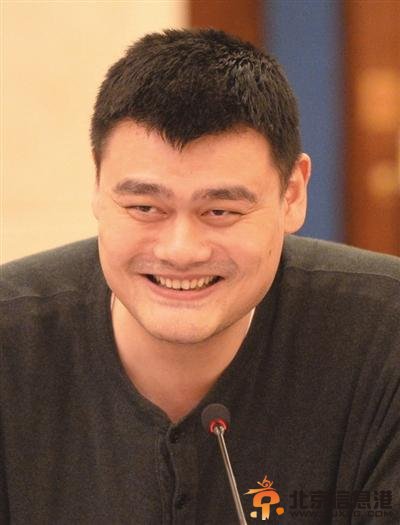 姚明确定参加《爸爸2》 带女儿打造最萌身高差