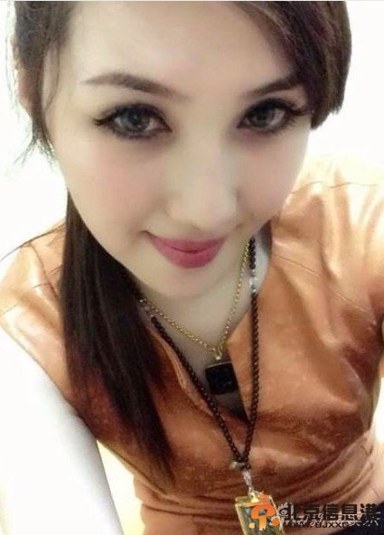 黄海波嫖娼女主角照片美艳无比 刘馨予遭人肉否认是人妖
