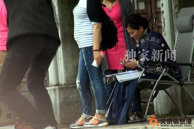 “贤妻”刘涛再演媳妇 嘈杂中背台词不受打扰