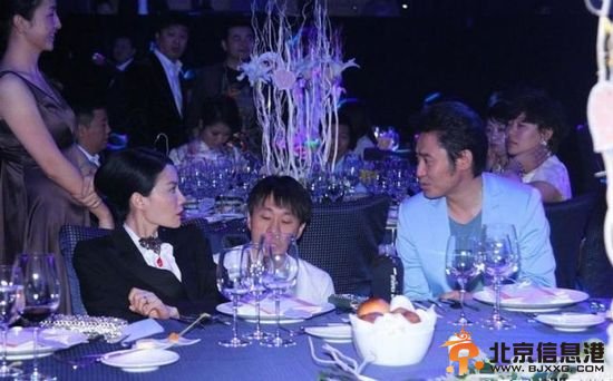 网传王菲新欢“W男星”为吴秀波 餐桌聊天照曝光