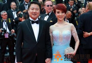 金巧巧老公是影界大佬于冬 戛纳红毯大秀恩爱