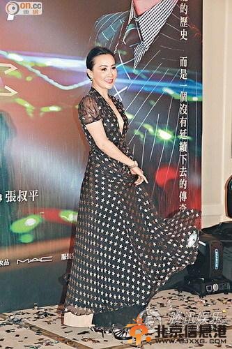 刘嘉玲“代夫出征”演舞台剧 开口盼夫妻档演出