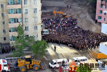 平壤公寓坍塌400余人遇难 只求速度的豆腐渣工程是事故原因