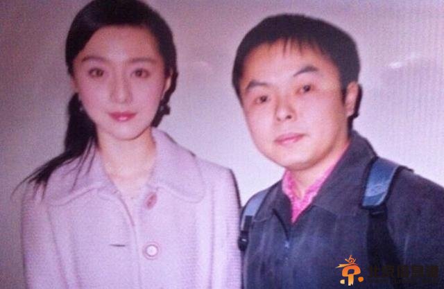 成都“粉丝帝”追星似特工半年合影200多明星(图)