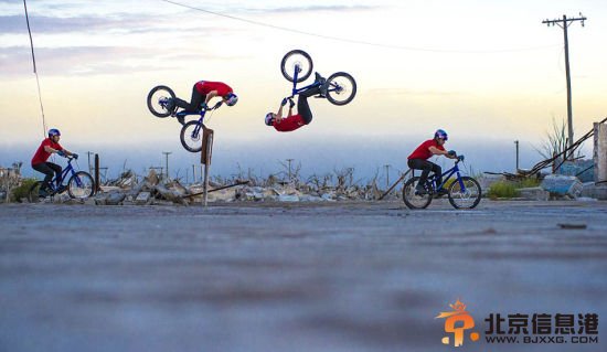 英国街头极限单车手空中360度翻转大秀特技。