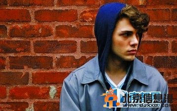 《我杀了我妈妈》是他的自编自导自演作品。