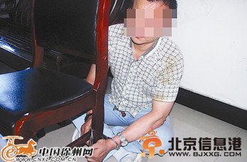 网逃嫌疑人甩棍攻击便衣民警 