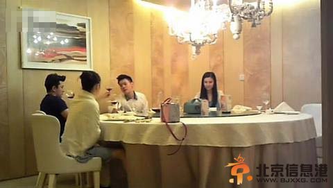 李小璐夫妇用餐遭讹诈 贾乃亮负气痛哭