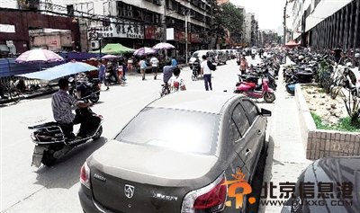 郑州350米长道路只4棵树 官方称被小贩用胡辣汤喂死