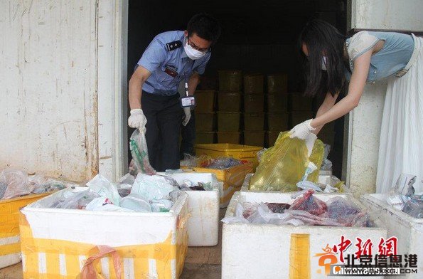 5月27日上午，江西吉安，江西高速交警在樟吉高速吉安南收费站执勤时，截获一辆用泡沫箱装载的200多只人体胎盘河南牌照的面包车。