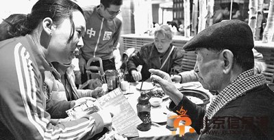 记者追踪“今天，你吃光盘中食物了吗”