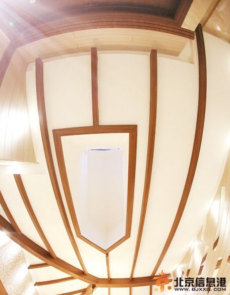 新疆最豪华公厕如宫殿 小便池价格过万免费使用（图）