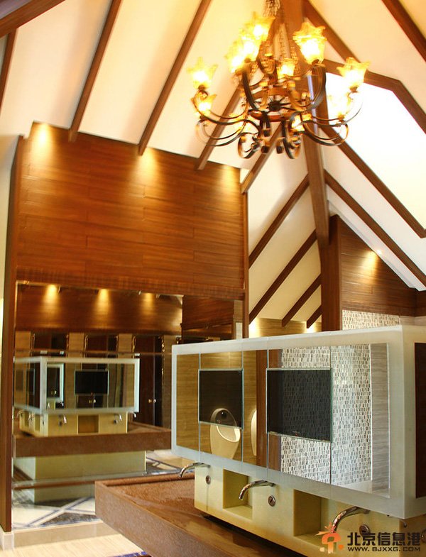 新疆最豪华公厕如宫殿 小便池价格过万免费使用（图）