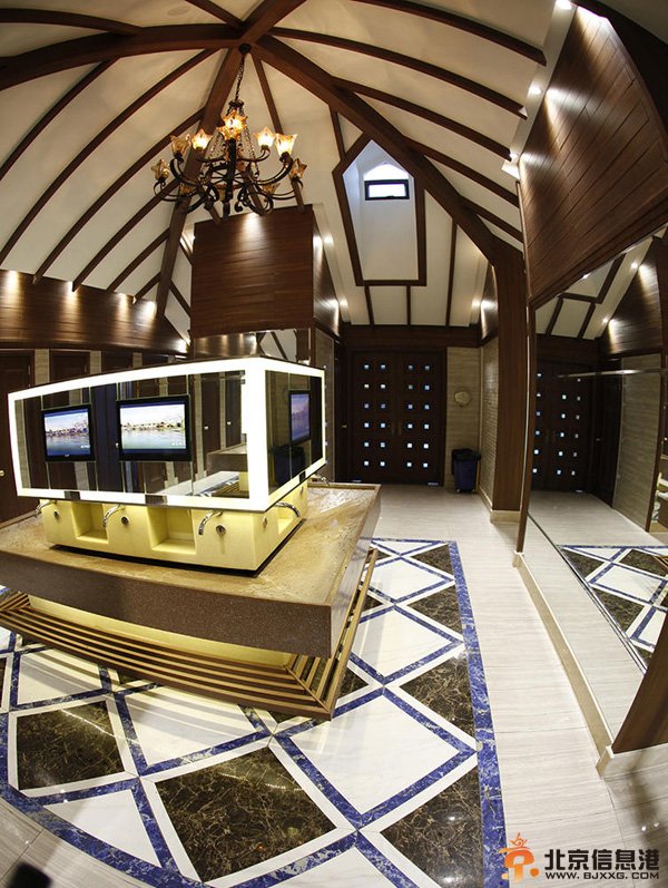 新疆最豪华公厕如宫殿 小便池价格过万免费使用（图）