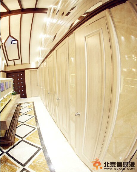 新疆最豪华公厕如宫殿 小便池价格过万免费使用（图）