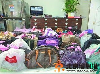 男子佯称女儿学才艺半年在补习班偷走51个名牌包