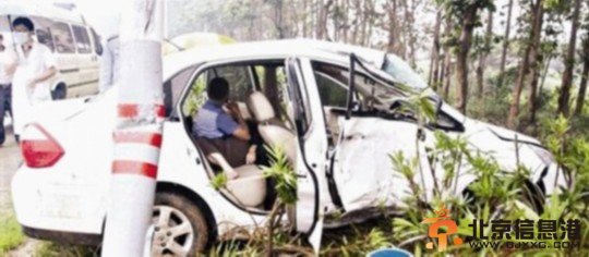 女子车祸撞入丈夫怀中身亡 丈夫抱尸体不放