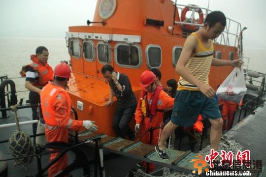 闽江一客渡船遇险8人全部获救