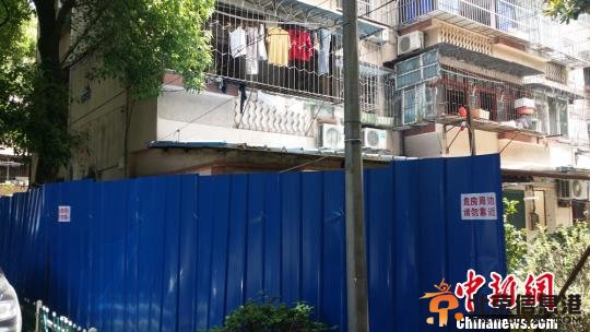浙江宁波一楼房因安全隐患腾空同社区已腾空16幢