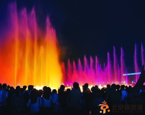 金鸡湖<a href='http://www.bjxxg.cn/ent/yinyue/' target='_blank'><u>音乐</u></a>喷泉今晚谢幕 最后以华美<a href='http://www.bjxxg.cn/ent/yinyue/' target='_blank'><u>音乐</u></a>向人们告别【图】