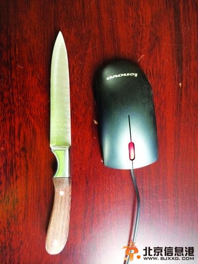 武汉“女刀客”地铁上索财：给我一块钱不然就砍人