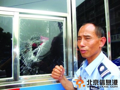 武汉新建停车场频遭狠人打砸 受害方：对方要入干股