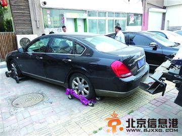 套牌尼桑违法20多起 执着民警跟一年查获