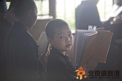 广东一寺庙住持收养20余孤儿 最大者已19岁