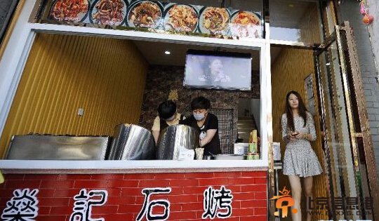 美女硕士卖鱿鱼日销售4000元