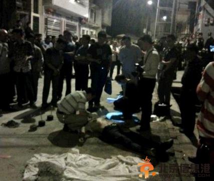 男子醉酒与妻吵架街上挥刀砍人被警察击毙【组图】